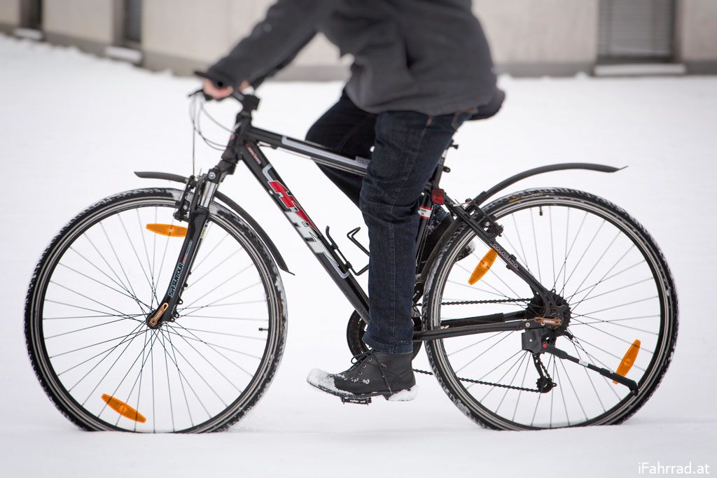 Radfahrer Schnee